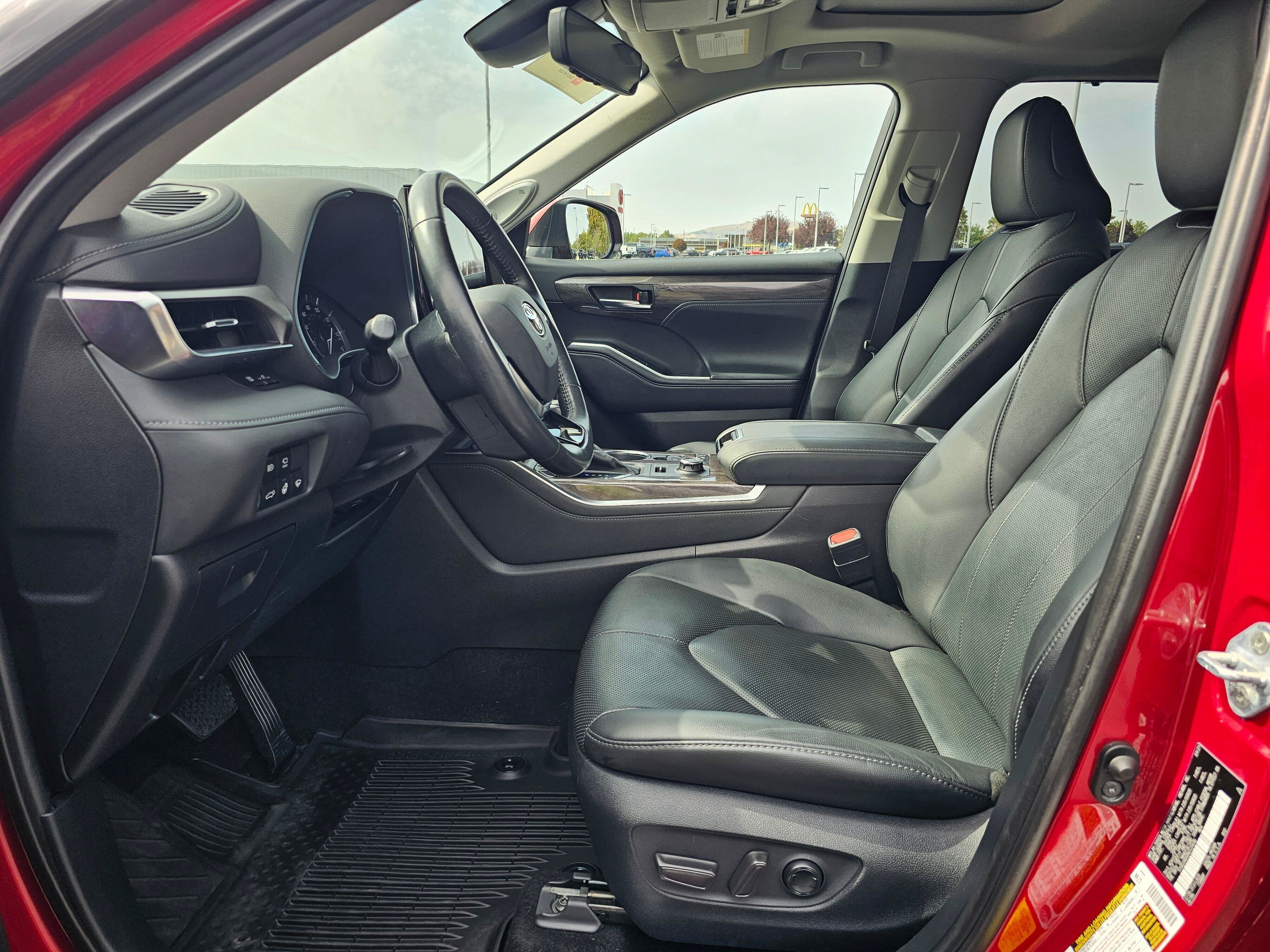 Certified 2021 Toyota Highlander Limited AWD/4WD image 18
