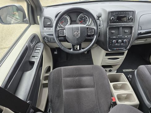 Used 2014 Dodge Grand Caravan SE image 17