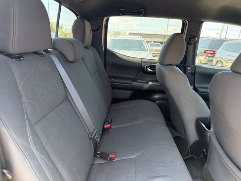 Used 2017 Toyota Tacoma TRD Off-Road w/ Tow Package (A/T) AWD/4WD image 12