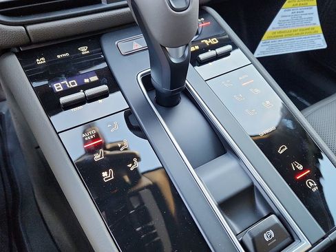 New 2026 Porsche Macan image 14