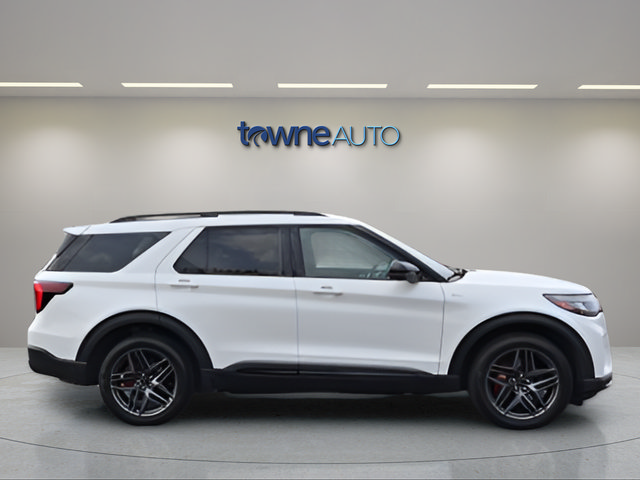 Used 2025 Ford Explorer ST-Line w/ ST-Line Street Pack AWD/4WD image 6