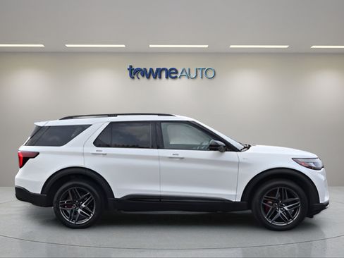 Used 2025 Ford Explorer ST-Line w/ ST-Line Street Pack AWD/4WD image 6