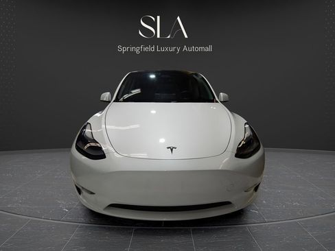 Used 2023 Tesla Model Y Long Range AWD/4WD image 2