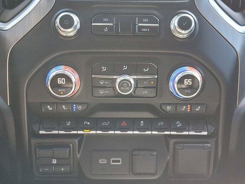 Used 2022 GMC Sierra 2500 Denali w/ Denali Ultimate Package image 17