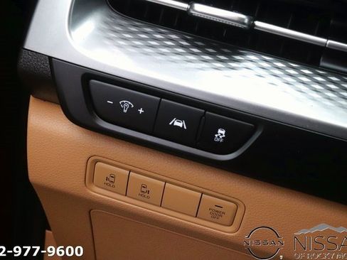 Used 2024 Kia Carnival LX image 27