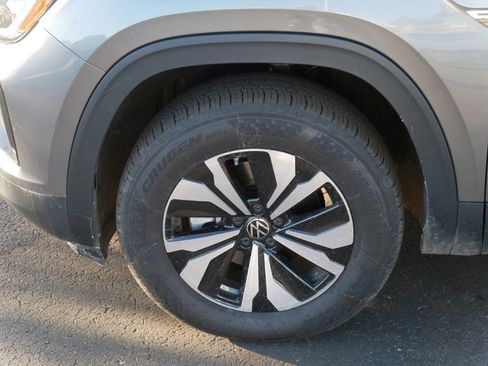 Used 2025 Volkswagen Atlas Cross Sport SE image 8