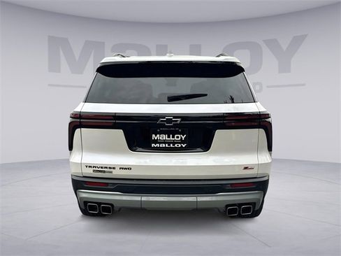 Used 2024 Chevrolet Traverse Z71 image 4