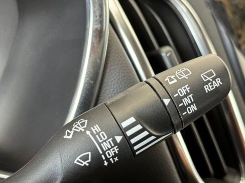 Used 2024 Chevrolet Equinox LT FWD image 40