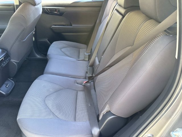 Used 2023 Toyota Highlander LE FWD image 19