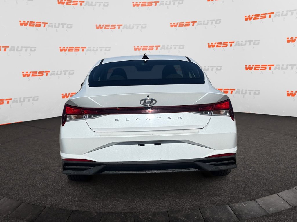 Used 2022 Hyundai Elantra SEL w/ Preferred Accessory Package FWD image 4