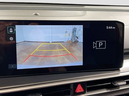 Certified 2024 Kia Sorento LX image 13