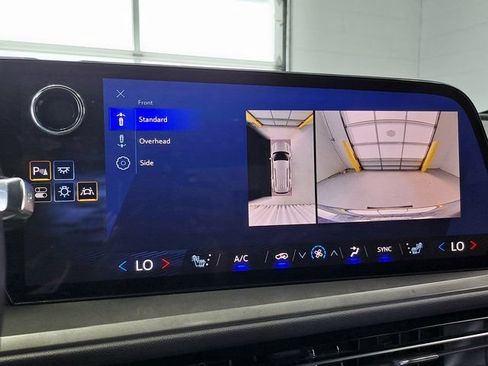 Used 2024 Chevrolet Traverse LT FWD image 17