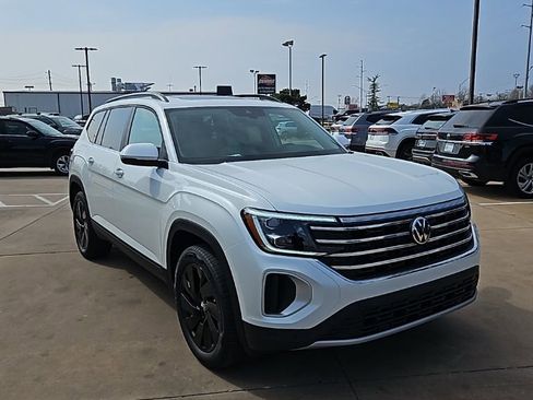 New 2026 Volkswagen Atlas SE FWD image 3
