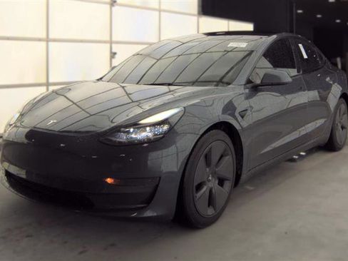 Used 2023 Tesla Model 3 Standard Range RWD image 3