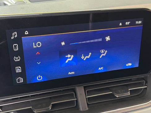 Used 2025 Chevrolet Trax LT w/ LT Convenience Package FWD image 7