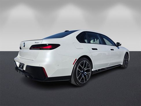 Certified 2025 BMW 740i w/ Premium Package image 4