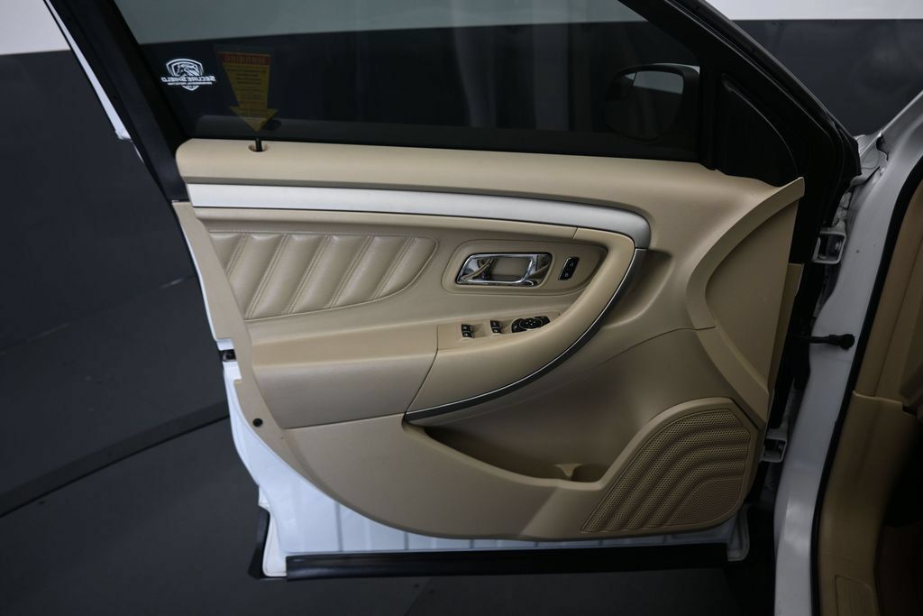 Used 2018 Ford Taurus SEL FWD image 9