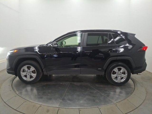 Used 2023 Toyota RAV4 XLE AWD/4WD image 4