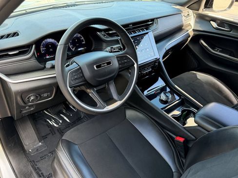 Used 2024 Jeep Grand Cherokee L Laredo AWD/4WD image 21
