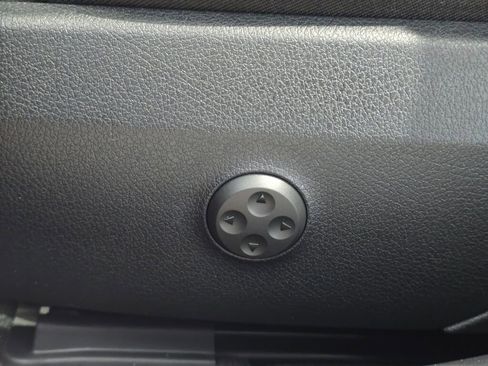 New 2026 Mercedes-Benz C 300 4MATIC Sedan image 36