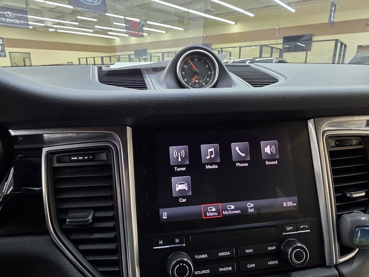 Used 2018 Porsche Macan AWD/4WD image 31