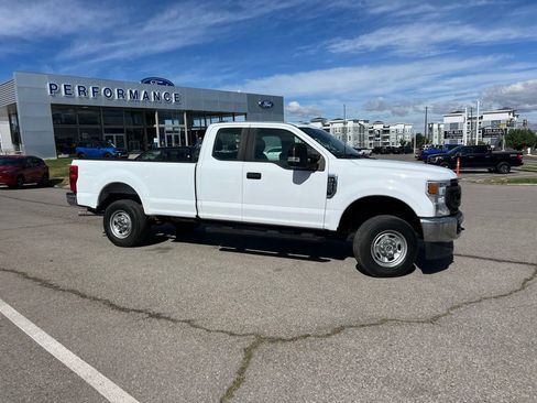 Used 2022 Ford F250 XL w/ Power Equipment Group AWD/4WD image 4