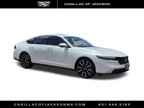 Used 2023 Honda Accord Touring image 3
