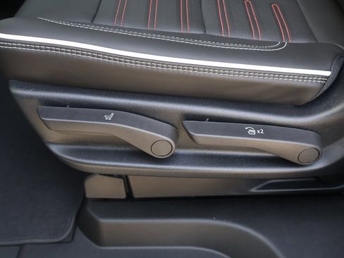 New 2025 GMC Yukon AT4 Ultimate image 28