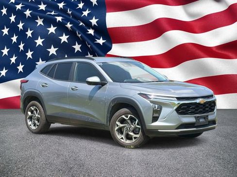 Used 2025 Chevrolet Trax LT FWD image 13
