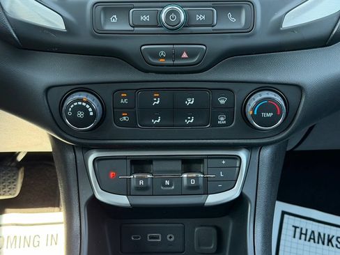 Used 2024 GMC Terrain SLE FWD image 23