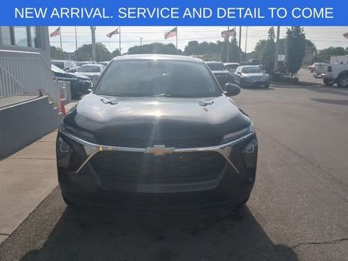 Used 2024 Chevrolet Trax LS w/ LS Convenience Package FWD image 11