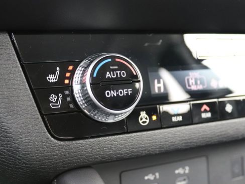 New 2026 Mitsubishi Outlander SEL image 17