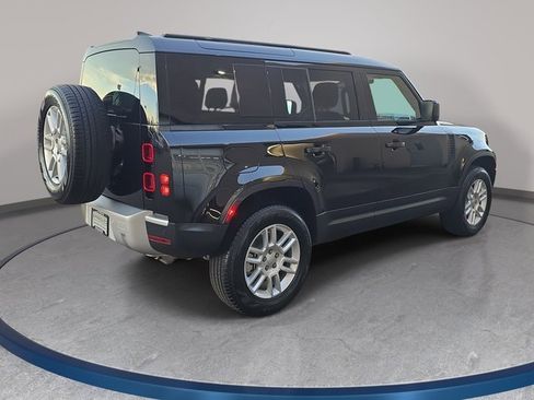 Used 2025 Land Rover Defender 110 S image 5