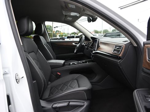 Used 2024 Volkswagen Atlas SE image 28
