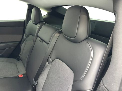 Used 2026 Tesla Model Y 2WD image 31