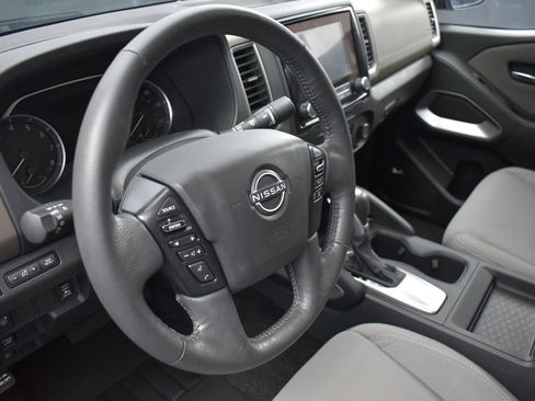 Used 2024 Nissan Frontier SV w/ SV Convenience Package image 11