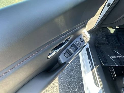 Certified 2025 Nissan Sentra SR image 14
