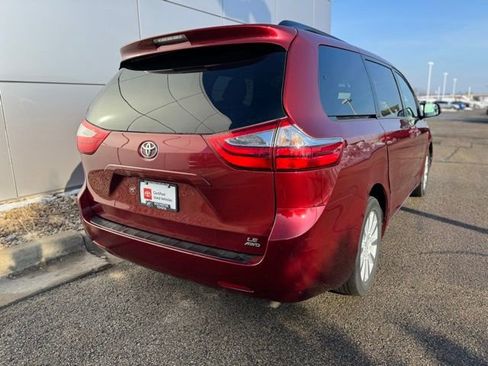 Certified 2017 Toyota Sienna LE image 37