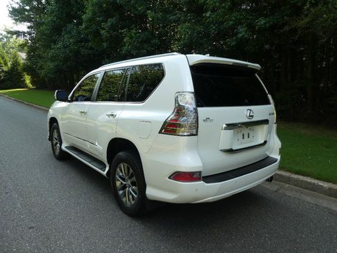 Used 2016 Lexus GX 460 Luxury w/ Preferred Accessory Package AWD/4WD image 31