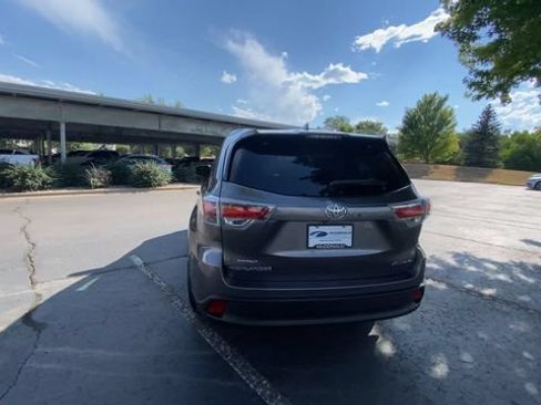Used 2016 Toyota Highlander XLE AWD/4WD image 6