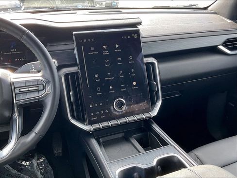 Used 2024 GMC Acadia Elevation image 18