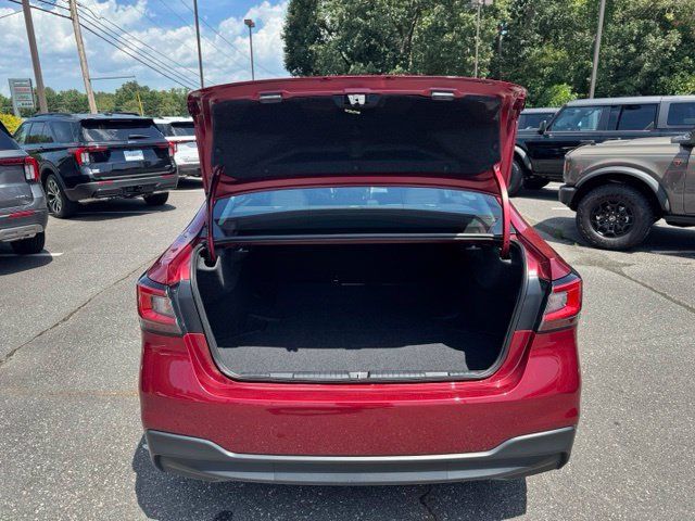 Used 2025 Subaru Legacy Premium AWD/4WD image 7