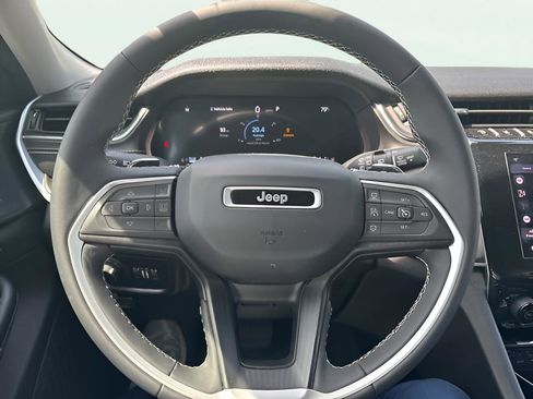 Used 2024 Jeep Grand Cherokee L Laredo image 19