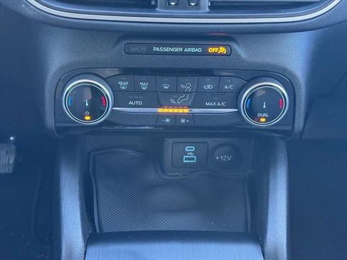 Used 2022 Ford Escape SE image 16