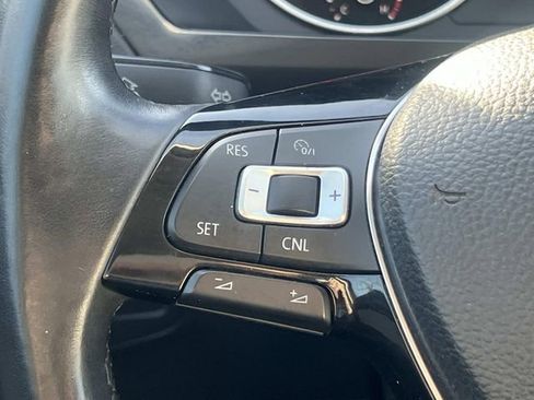 Used 2018 Volkswagen Tiguan SEL image 16