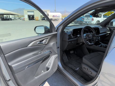 Used 2024 Chevrolet Traverse LT image 10