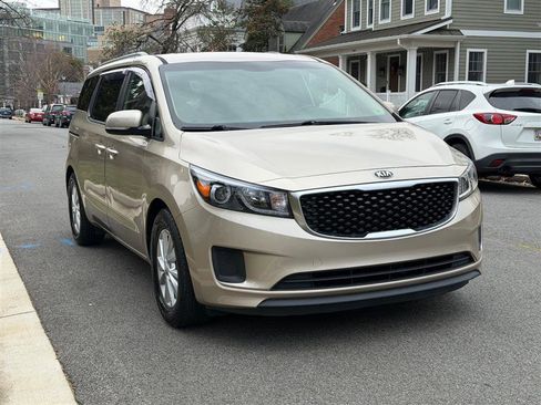 Used 2016 Kia Sedona LX w/ LX Convenience Package image 4