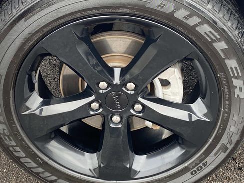 Used 2023 Jeep Grand Cherokee Altitude image 29