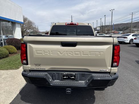 Used 2024 Chevrolet Colorado ZR2 w/ Technology Package AWD/4WD image 4