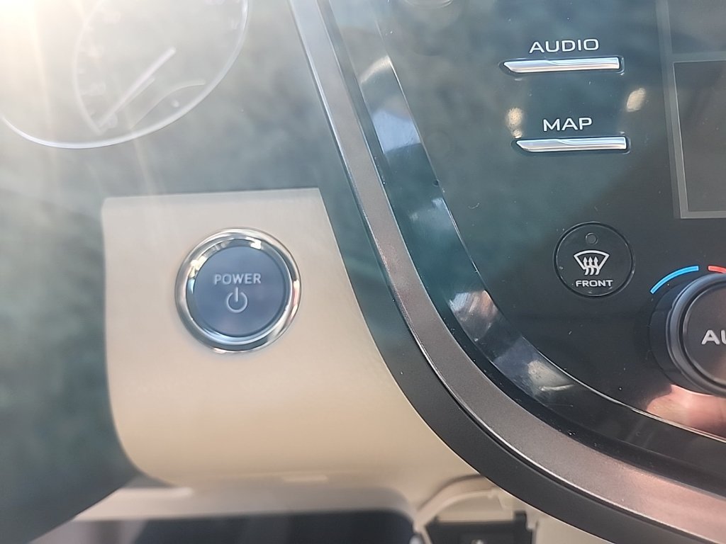 Used 2020 Toyota Camry XLE FWD image 7